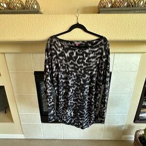 Vince Camuto  Gray Tunic top with sleeves and ruching on both sides- 3X